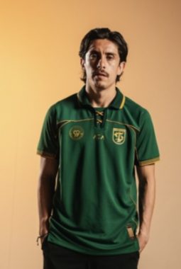 Persebaya dan AZA Luncurkan Jersey Edisi 99 Tahun, Angkat Tema “99 Alasan Mencintai Persebaya”